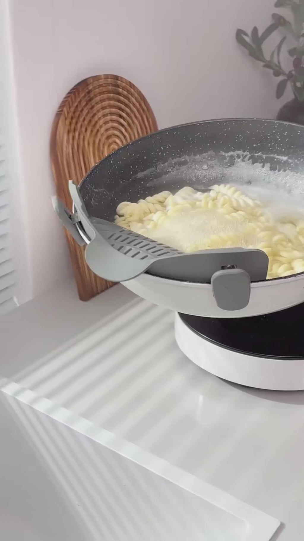 2Pc StrainLock™ - Easier Straining, Less Dishes